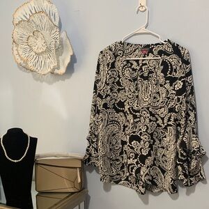 Vince Camuto size, medium, black, and white blouse